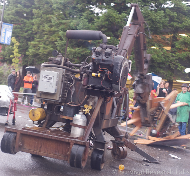 Big Arm demolishes Stick Wheel Robot